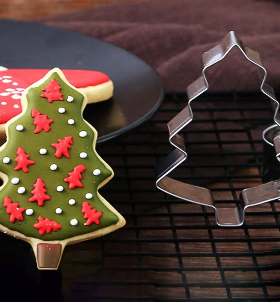 14 Piece Cookie Cutter Set For Christmasand/Festive Holidays; with 100 Cookie Gift Bags Included.